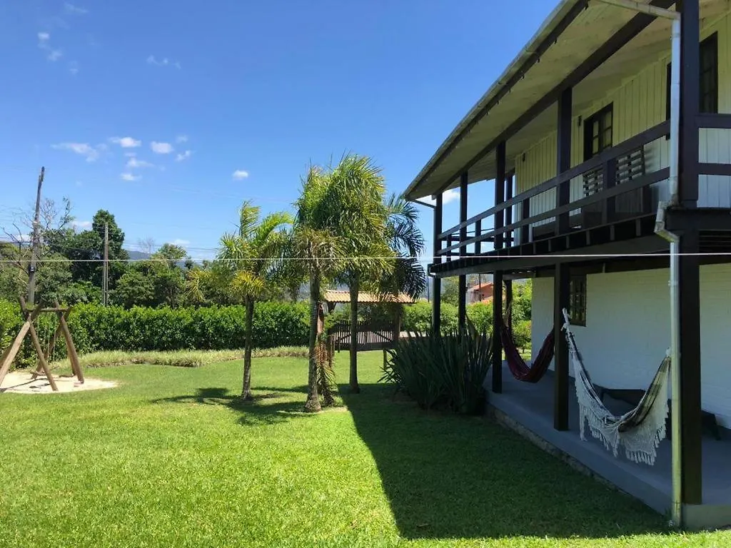Nossa Casa Com Muito Verde No Rosa إيمبيتوبا